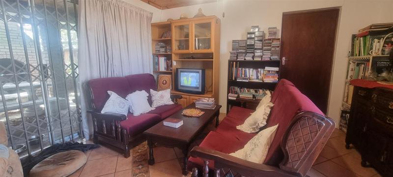 4 Bedroom Property for Sale in Fraaiuitsig Western Cape